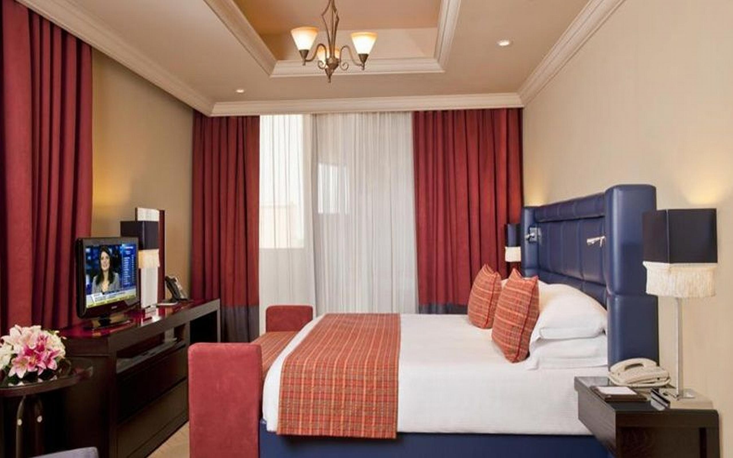 อัลไอน์ โรตานา Hotel อัลอิน ภายนอก รูปภาพ A bedroom at the hotel