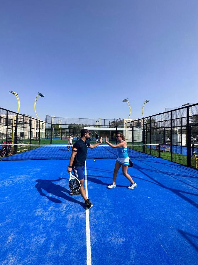 อัลไอน์ โรตานา Hotel อัลอิน ภายนอก รูปภาพ A paddle tennis court