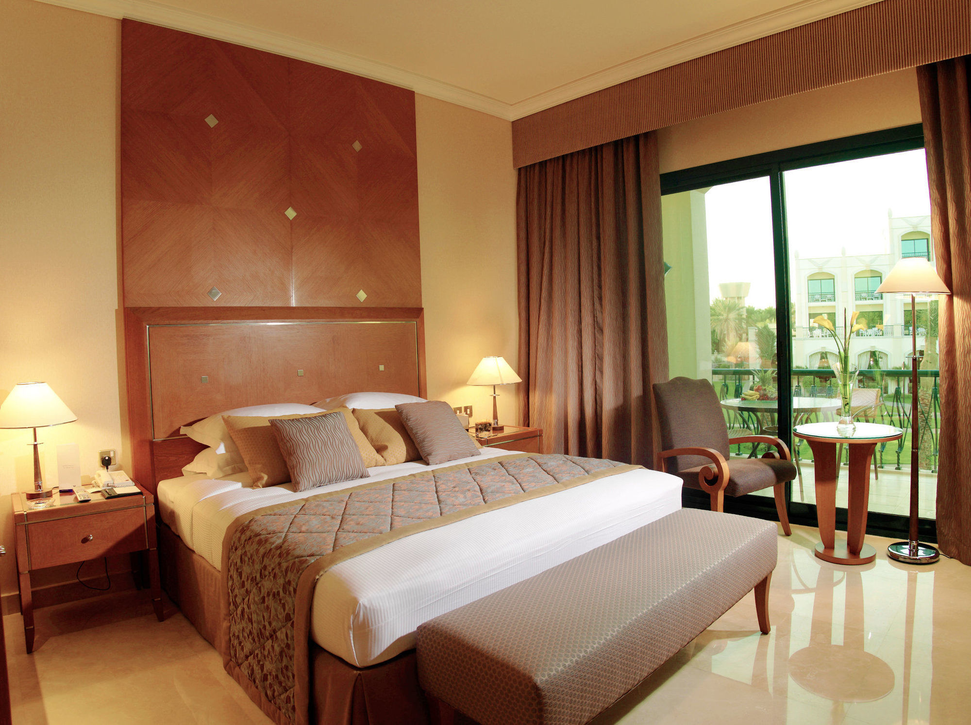 อัลไอน์ โรตานา Hotel อัลอิน ภายนอก รูปภาพ A bedroom at the hotel